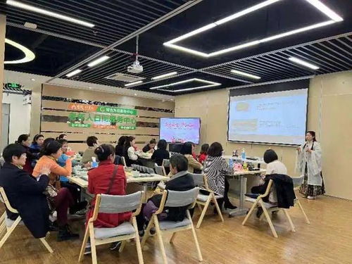 賦能家庭服務(wù)行業(yè)，看她們?nèi)绾纬蔀閳詫嵑蠖? />
</span>
<span id=